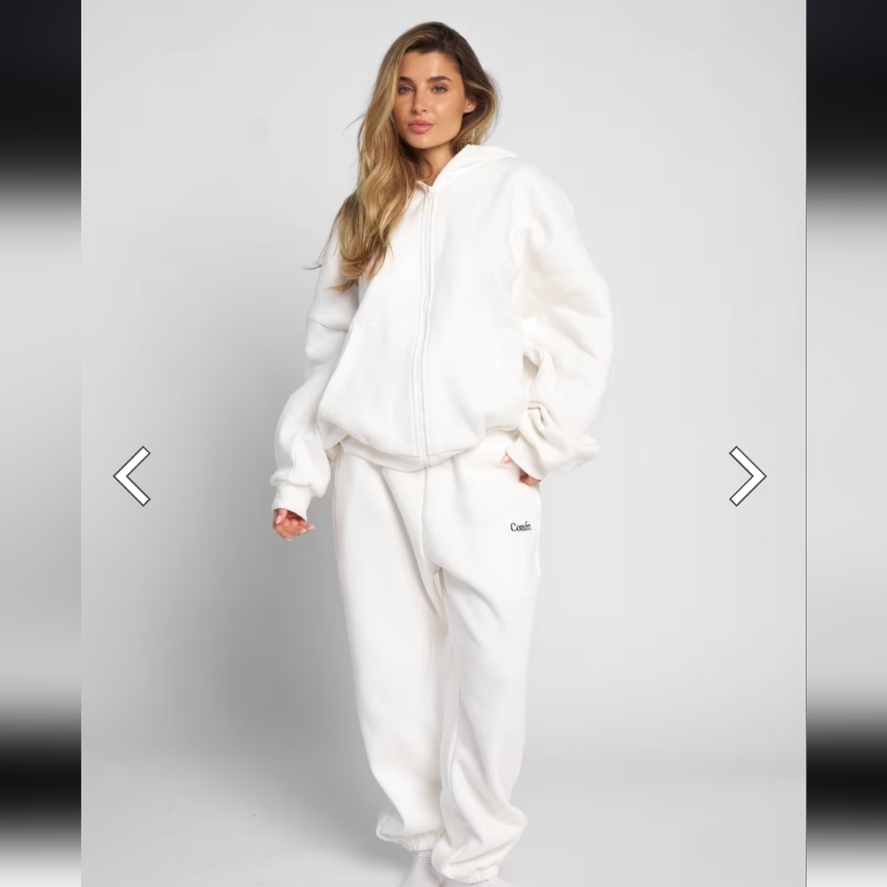 Oversized White Hoodie Sweatshirt with Relaxed Fit - Picture 5 of 5